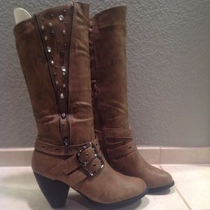 MID-CALF   "DAYTRIP"  BOOTS