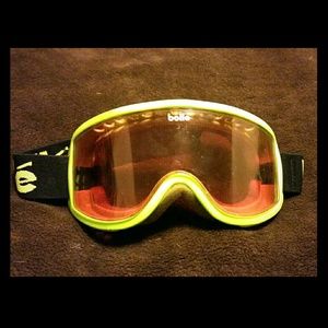 SKI GOGGLES
