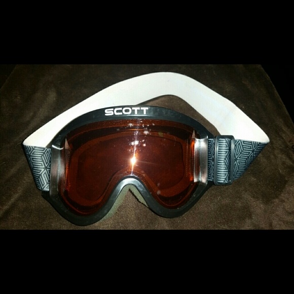 SKI GOGGLES