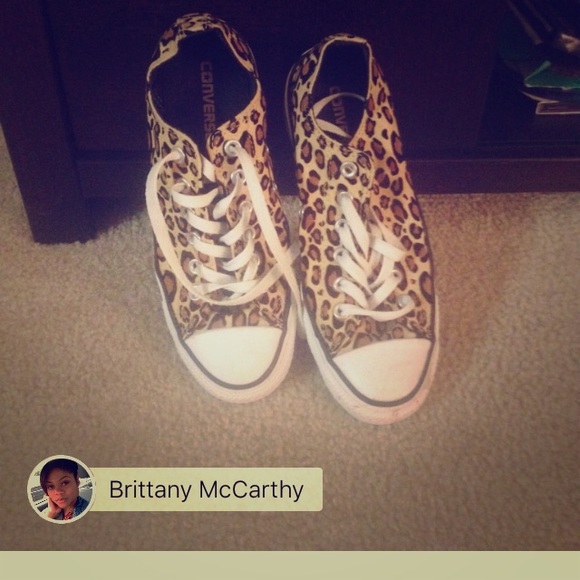Leopard print size 9 converse