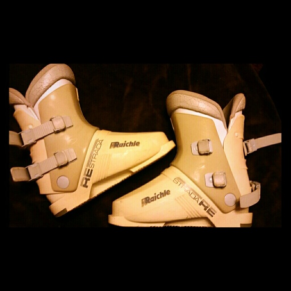 SKI BOOTS SZ 7