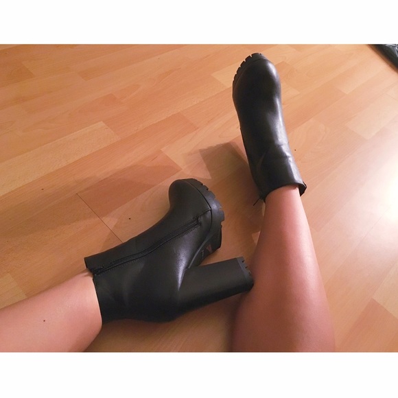 PLATFORM BOOTIES (NWOT)