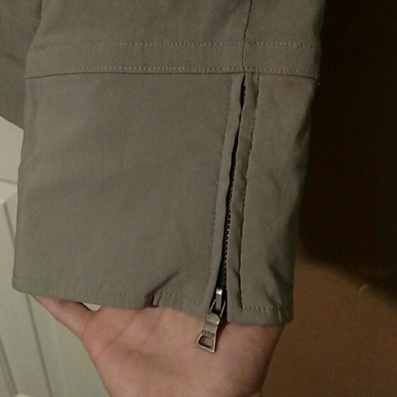 Guess capri's. - Picture 3 of 3