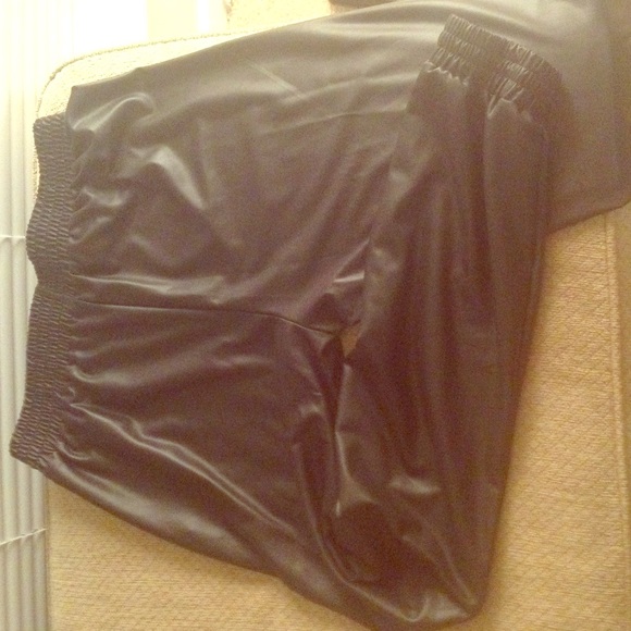 Medium sized leather spandex. Cuffed ankles.