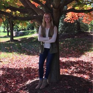 Meet your Posher, Courtney