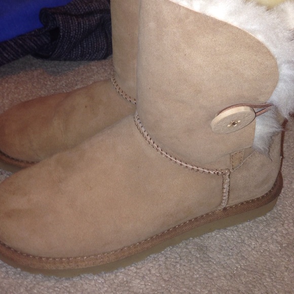 Chestnut Bailey button uggs