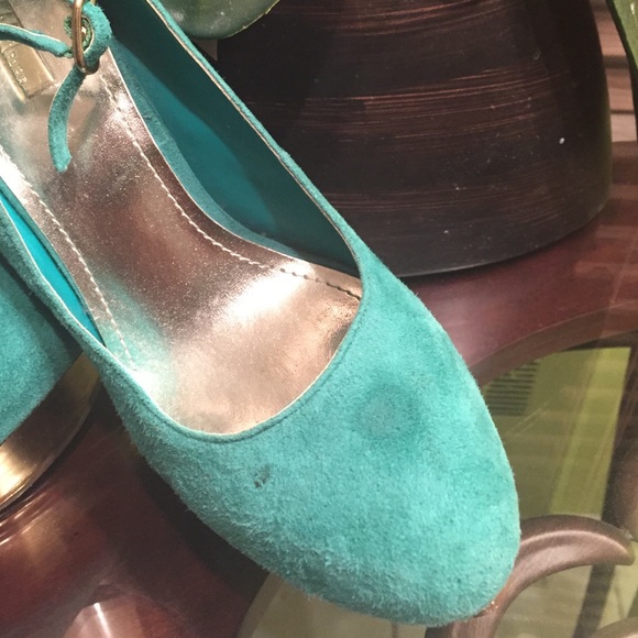 Turquoise, Gold platform heels! - Picture 4 of 4