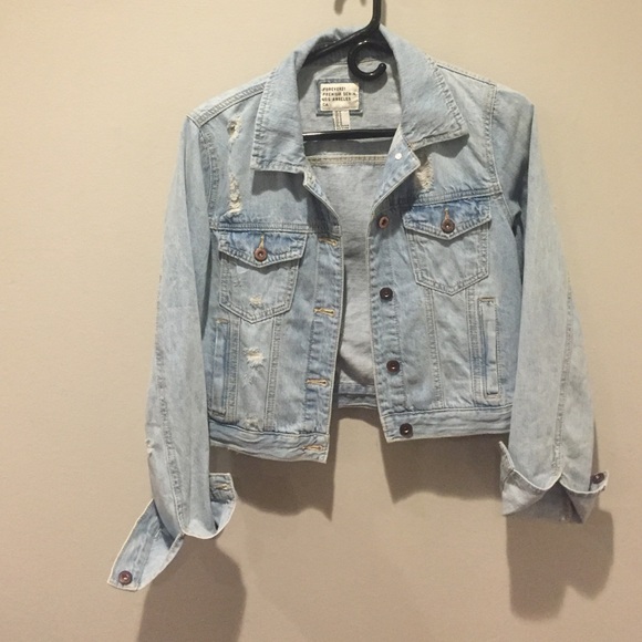 Cropped denim jacket