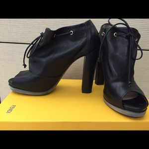 NIB Fendi open toe ankle boots in black size 6