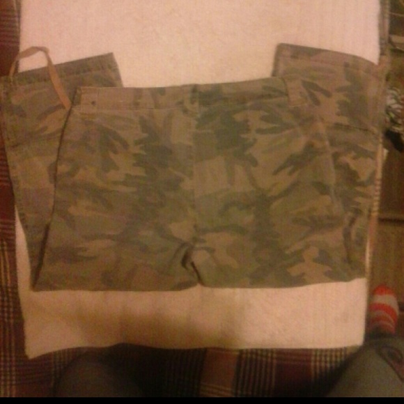 Capris - Picture 2 of 2