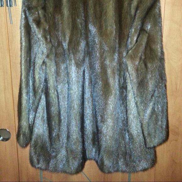Mink Coat - Picture 2 of 4