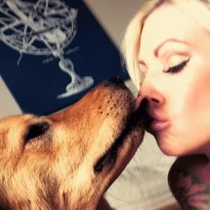 Meet your Posher, Carrie