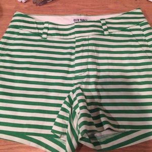 Cute and preppy green and white shorts💚💚