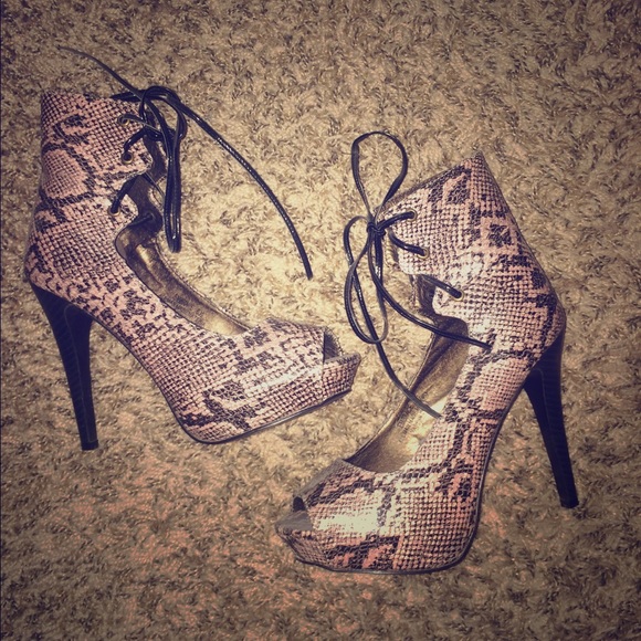 Tall snakeskin heels - Picture 1 of 3