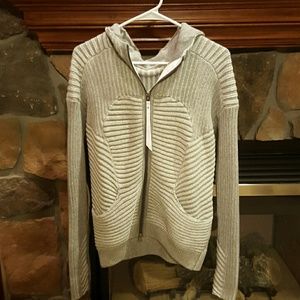 Lululemon grey jacket on sale!🍁