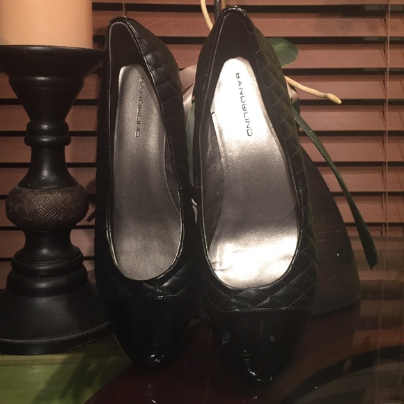 Black comfortable flats!