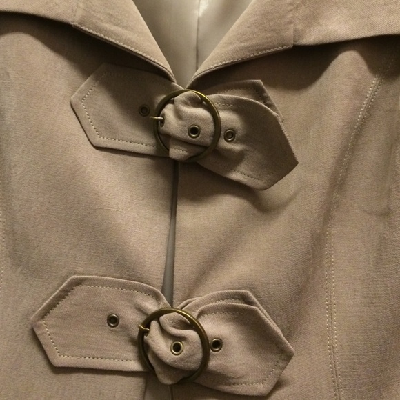 Open Buckle Jacket - Picture 2 of 2