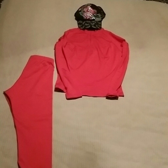 LADY IN RED RIGHT WITH TOP AND TIGHTS - Picture 2 of 4