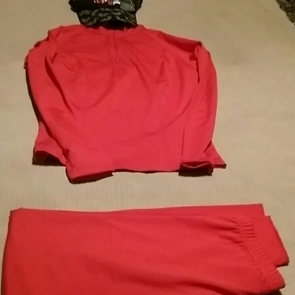LADY IN RED RIGHT WITH TOP AND TIGHTS - Picture 3 of 4