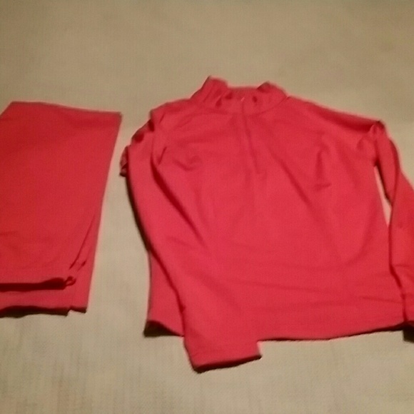 LADY IN RED RIGHT WITH TOP AND TIGHTS - Picture 4 of 4