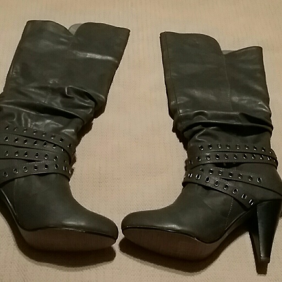 SEXY GRAY BOOTS - Picture 2 of 4