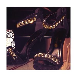 Chained black heels