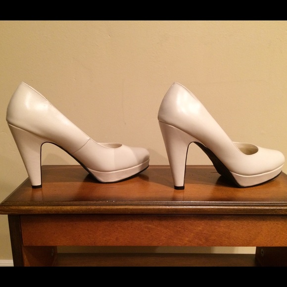 Cami Shoes - Size 8M cream high heel shoes - New, never worn.