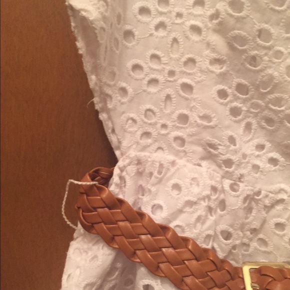 👄NWOT White Button Up Floral Cut out Dress👄 - Picture 2 of 3