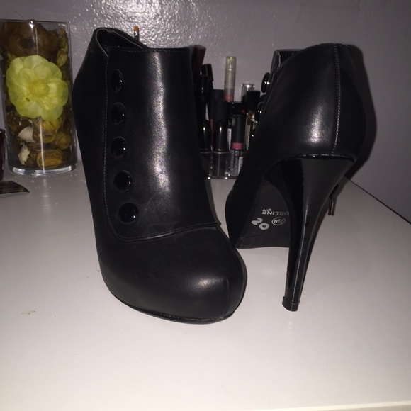 SOLD--🎉Black booties🎉 - Picture 2 of 3