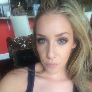 Meet your Posher, Devinne