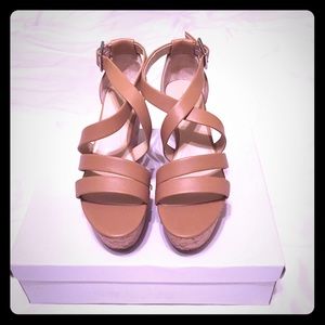 Calvin Klein - Wedges in Camel