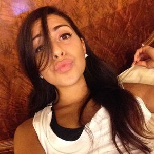 Meet your Posher, Danielle