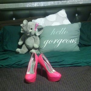 Hot pink pumps!! Add a pop of color!