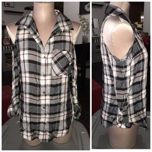NWT Plaid Button up, cut out shoulder top!