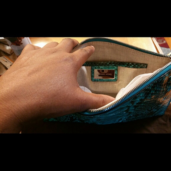 Gorgeous Michael Kors Clutch - Picture 3 of 4