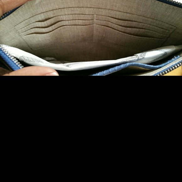 Gorgeous Michael Kors Clutch - Picture 4 of 4