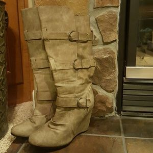 Cute heeled boots!