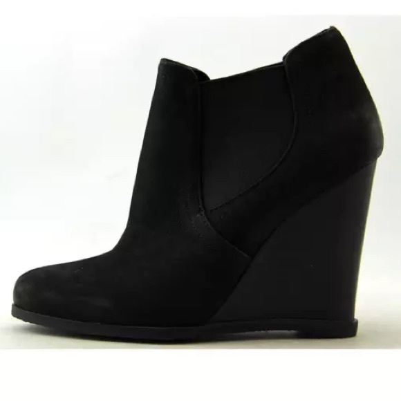 Sold - Picture 1 of 4