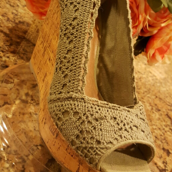 Adorable MixN06 green wedges as new - Picture 4 of 4