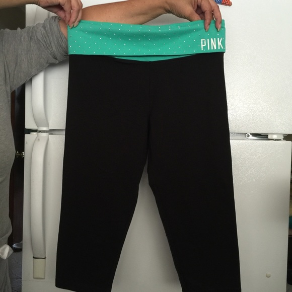 VS PINK Capri Yoga Pants