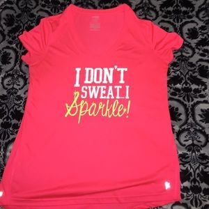 Adorable v-neck gym shirt