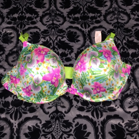 NWT V.S push up