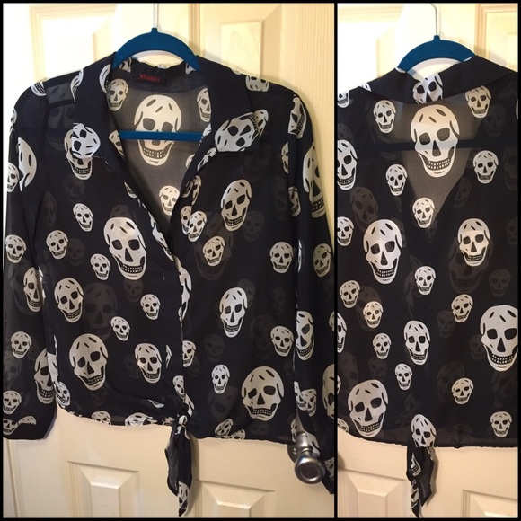 Skull blouse 💀