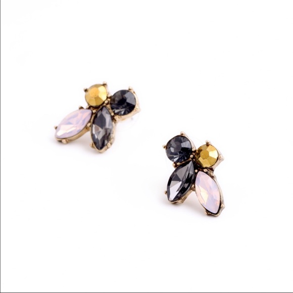 SALE‼️ Classic Sparkly Summer Earrings - Picture 3 of 4