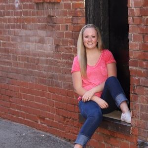 Meet your Posher, Lauren