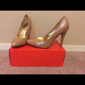 Charles David nude pumps size 7.5