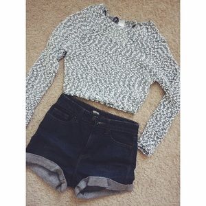 Sweater crop top 💛