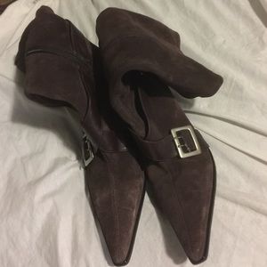 Guess brown suede pointed toe boots