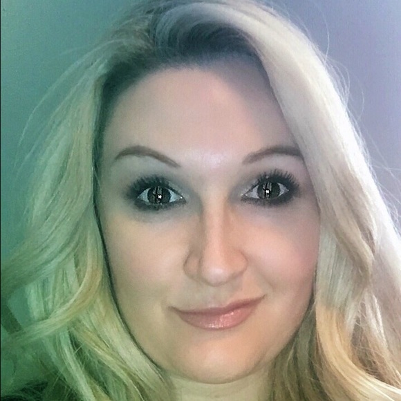 Meet your Posher, Buffie - Picture 2 of 2