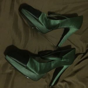 Nine West green satin pumps